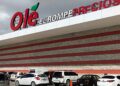 Trabajadores de Hipermercados Olé en paro laboral dentro de una sucursal en Santo Domingo, República Dominicana
