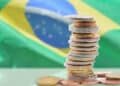 Sede del Banco Central de Brasil en Brasilia, con edificios financieros al fondo
