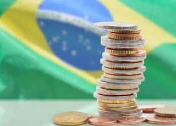 Sede del Banco Central de Brasil en Brasilia, con edificios financieros al fondo