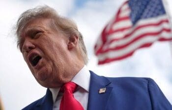 Donald Trump en un acto de campaña electoral ante votantes republicanos en Estados Unidos