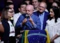 Pantalla electrónica del índice Ibovespa en la Bolsa de São Paulo mostrando una caída pronunciada tras la reelección de Lula