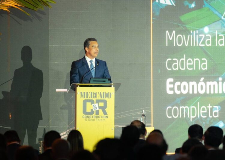 Francisco Ramírez, vicepresidente del Banco Popular, expone cifras de cartera hipotecaria en el Construction & Real Estate Summit SD