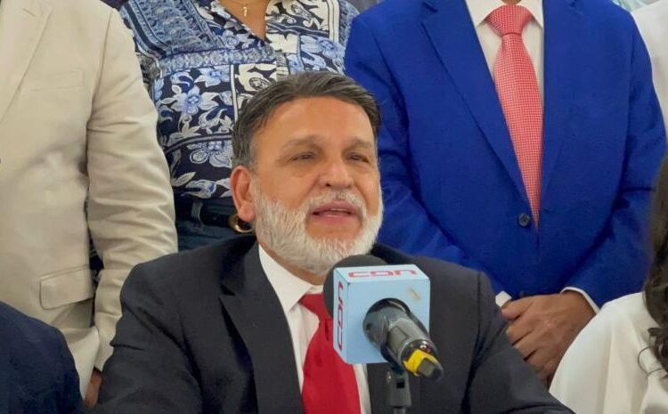 Iván García, presidente de la Federación Dominicana de Comerciantes, durante el desayuno de gala por el 52 aniversario de la FDC
