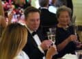 Elon Musk, el hombre más rico del mundo, cuya fortuna superó el billón de dólares impulsada por SpaceX y Tesla
