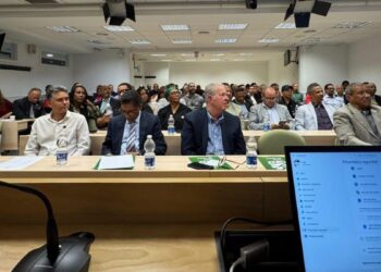 Dirigentes de la Fuerza del Pueblo en asamblea política celebrada en Madrid para coordinar trabajos electorales rumbo a 2028