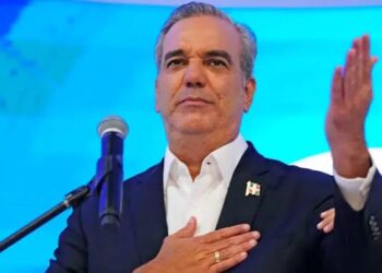 Presidente Luis Abinader durante acto oficial en Santo Domingo, República Dominicana