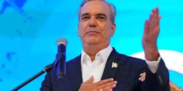 Presidente Luis Abinader durante acto oficial en Santo Domingo, República Dominicana