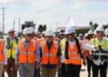 Supervisión de trabajos de construcción del muelle de la nueva terminal del Puerto de Manzanillo con pilotes metálicos hincados sobre el mar