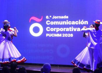 Acto inaugural de la 6.ª Jornada de Comunicación Corporativa de la PUCMM en el Auditorio A del campus Santo Domingo