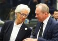 Christine Lagarde, presidenta del BCE, conversa con el ministro de Finanzas de Luxemburgo en el Eurogrupo del 8 de octubre de 2026