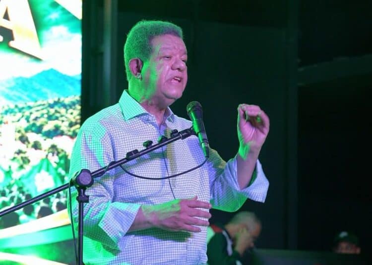 Leonel Fernández habla durante acto político de la Fuerza del Pueblo en Jarabacoa, La Vega