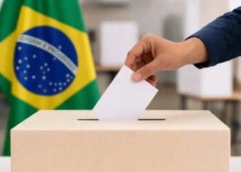 Flávio Bolsonaro y Lula da Silva, candidatos a la presidencia de Brasil en segunda vuelta el 25 de octubre