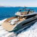 Catamarán de lujo Sunreef Ultima 88 vinculado a Lionel Messi navegando en el Mediterráneo