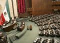 Cámara de Diputados de México en sesión de la Comisión de Hacienda, aprobando reformas fiscales para 2027