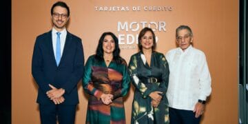 Presentación de las tarjetas de crédito Visa Gold y Platinum de Motor Crédito en Santo Domingo