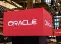 Clay Magouyrk, CEO de Oracle, y Sam Altman, CEO de OpenAI, en el escenario de Oracle AI World en Las Vegas