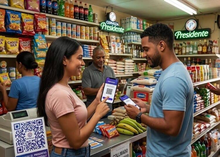 Comerciante dominicano usando un código QR en su teléfono para aceptar pagos digitales en un pequeño negocio