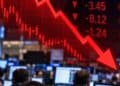 Pantalla de cotizaciones de la Bolsa y Mercados de Valores de la República Dominicana con precios en rojo