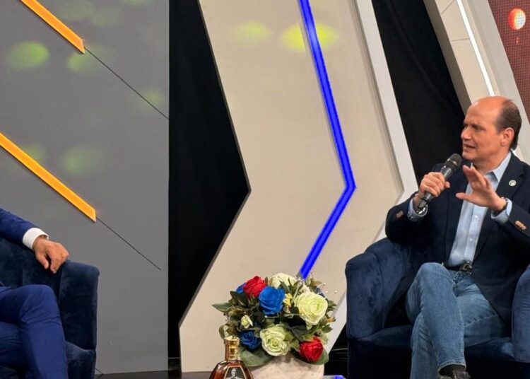 Ramfis Domínguez Trujillo durante entrevista en el programa El Domingo es Mío en Telemicro