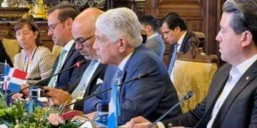 Ministro Eduardo Estrella presentando inversiones en infraestructura de RD en la conferencia iberoamericana de transporte en Valladolid