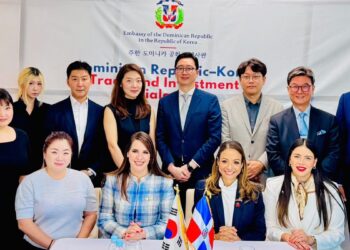 Embajadora dominicana Angie Martínez en el Diálogo de Comercio e Inversión República Dominicana–Corea con representantes empresariales coreanos