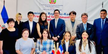 Embajadora dominicana Angie Martínez en el Diálogo de Comercio e Inversión República Dominicana–Corea con representantes empresariales coreanos