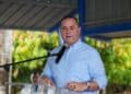 Sacos de cacao dominicano listos para exportación en instalaciones agrícolas de República Dominicana