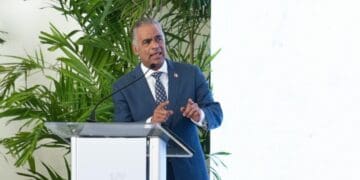 Ministro Joel Santos y autoridades de la Olacde en la apertura de la XI Semana de la Energía en Santo Domingo