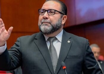 Senador Ramón Rogelio Genao en su curul en el Senado de la República Dominicana