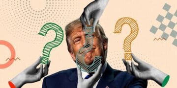 Donald Trump hablando en convención republicana ante simpatizantes, con banderas de Estados Unidos al fondo