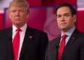 Trump y Rubio en un puerto de Texas junto a un buque tanquero con el primer cargamento de petróleo venezolano bajo el acuerdo de agosto de 2026