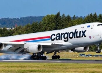 Boeing 747-400 de carga de National Cargo en la pista del Aeropuerto Internacional de Las Américas en Santo Domingo