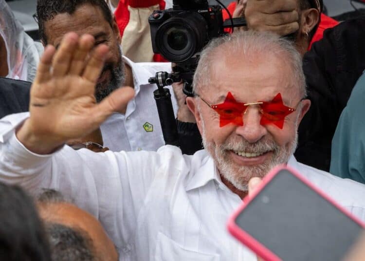 Luiz Inácio Lula da Silva celebra su triunfo electoral en Brasil mientras el real se deprecia frente al dólar y el Ibovespa cae