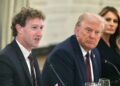 Mark Zuckerberg en evento tecnológico junto a representantes del Gobierno Trump y Google durante anuncio de inversión en IA biomédica